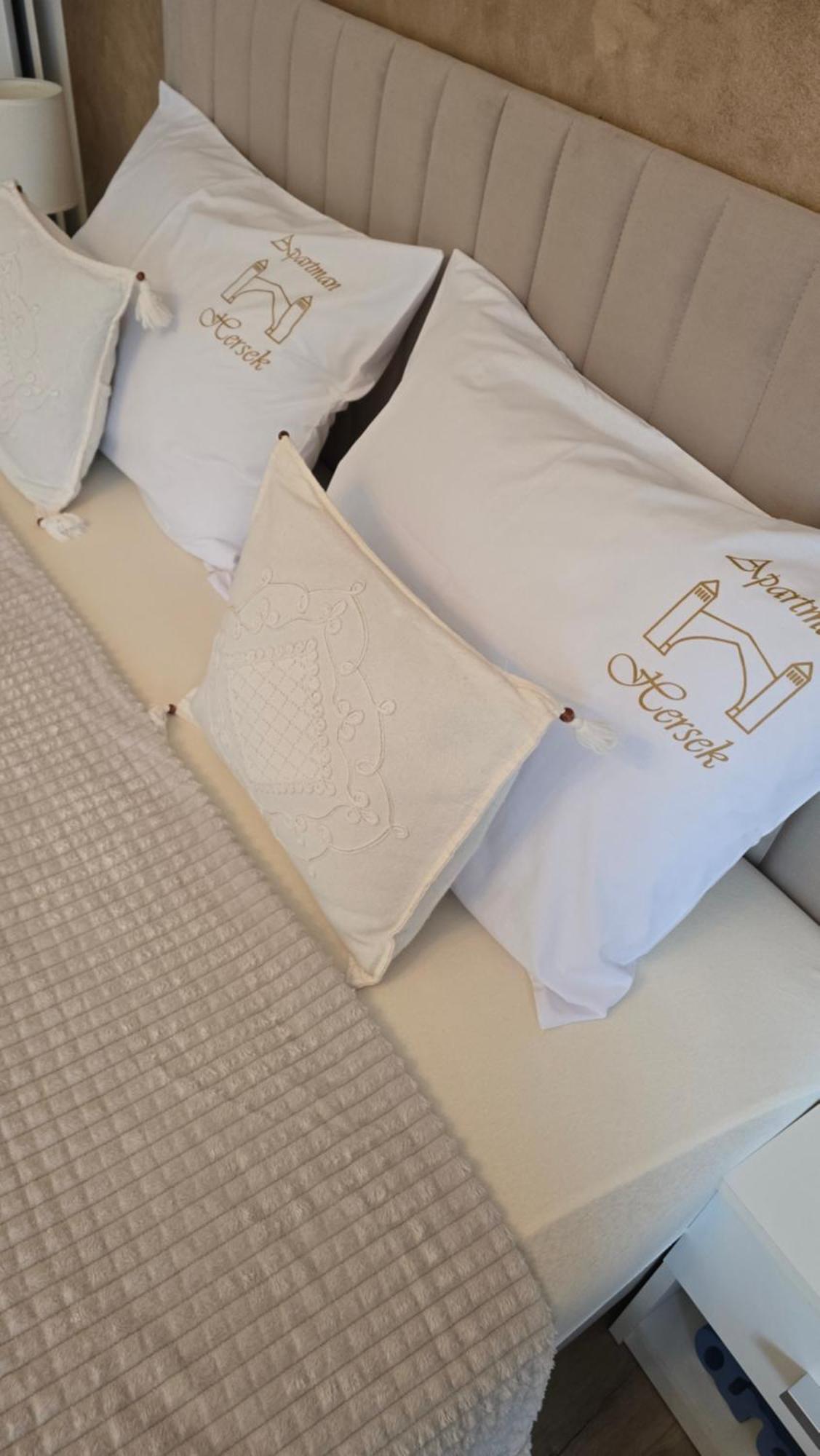 Apartman Hersek โมสตาร์ ภายนอก รูปภาพ