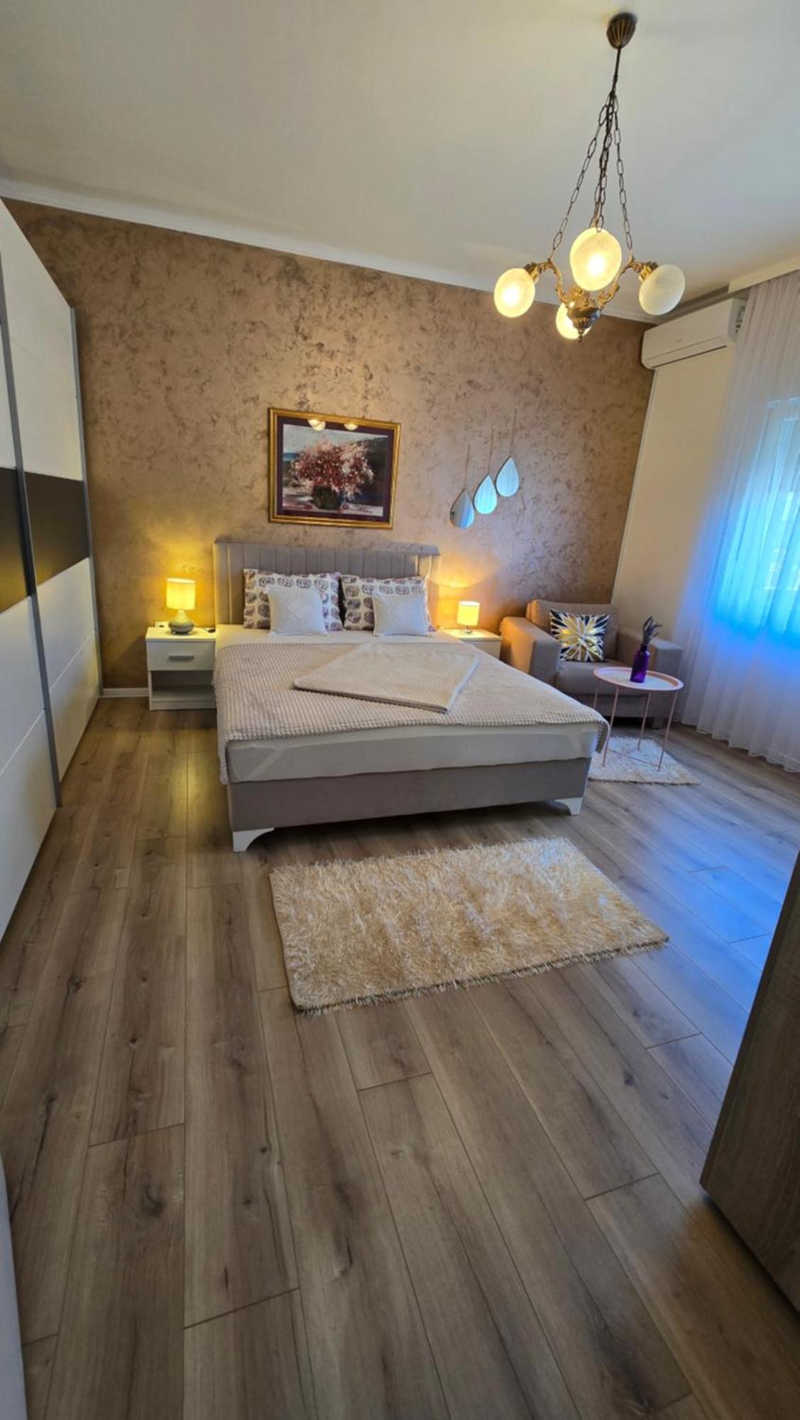 Apartman Hersek โมสตาร์ ภายนอก รูปภาพ