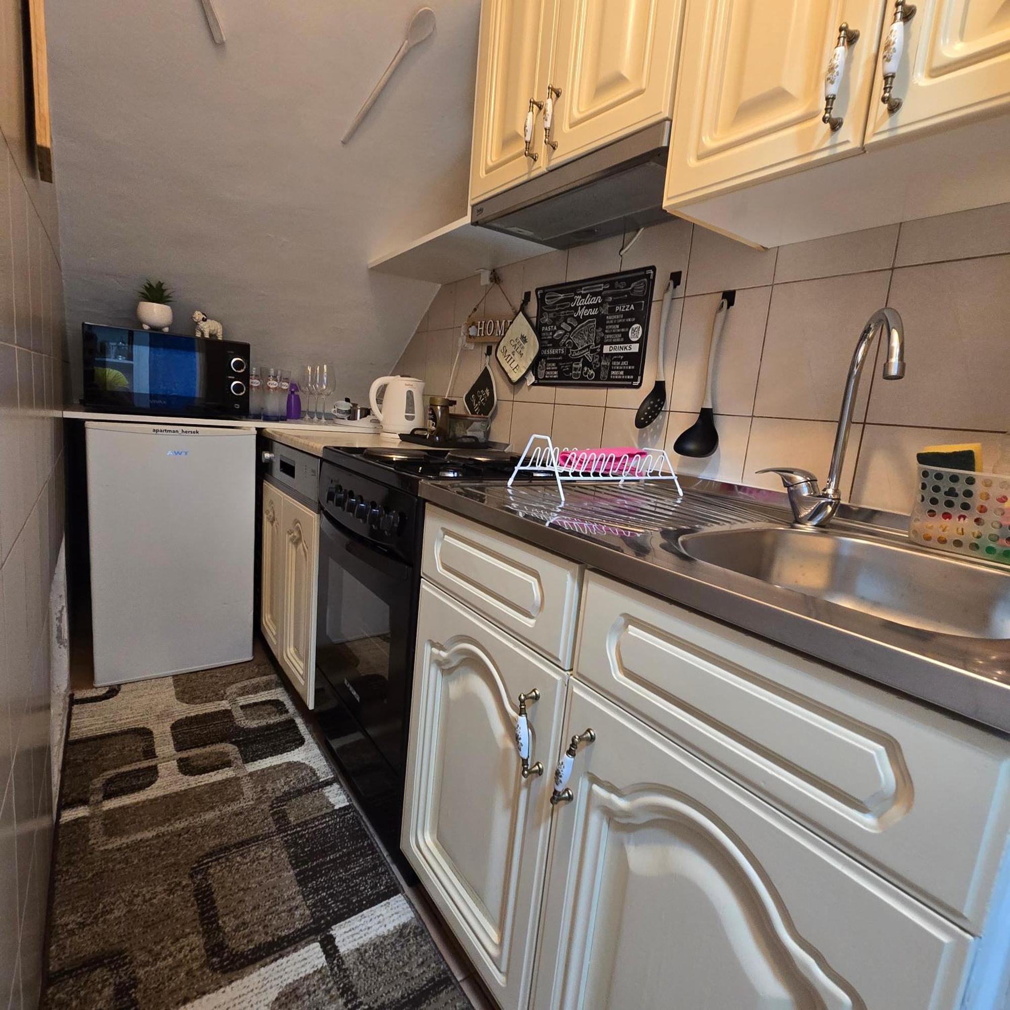 Apartman Hersek โมสตาร์ ภายนอก รูปภาพ
