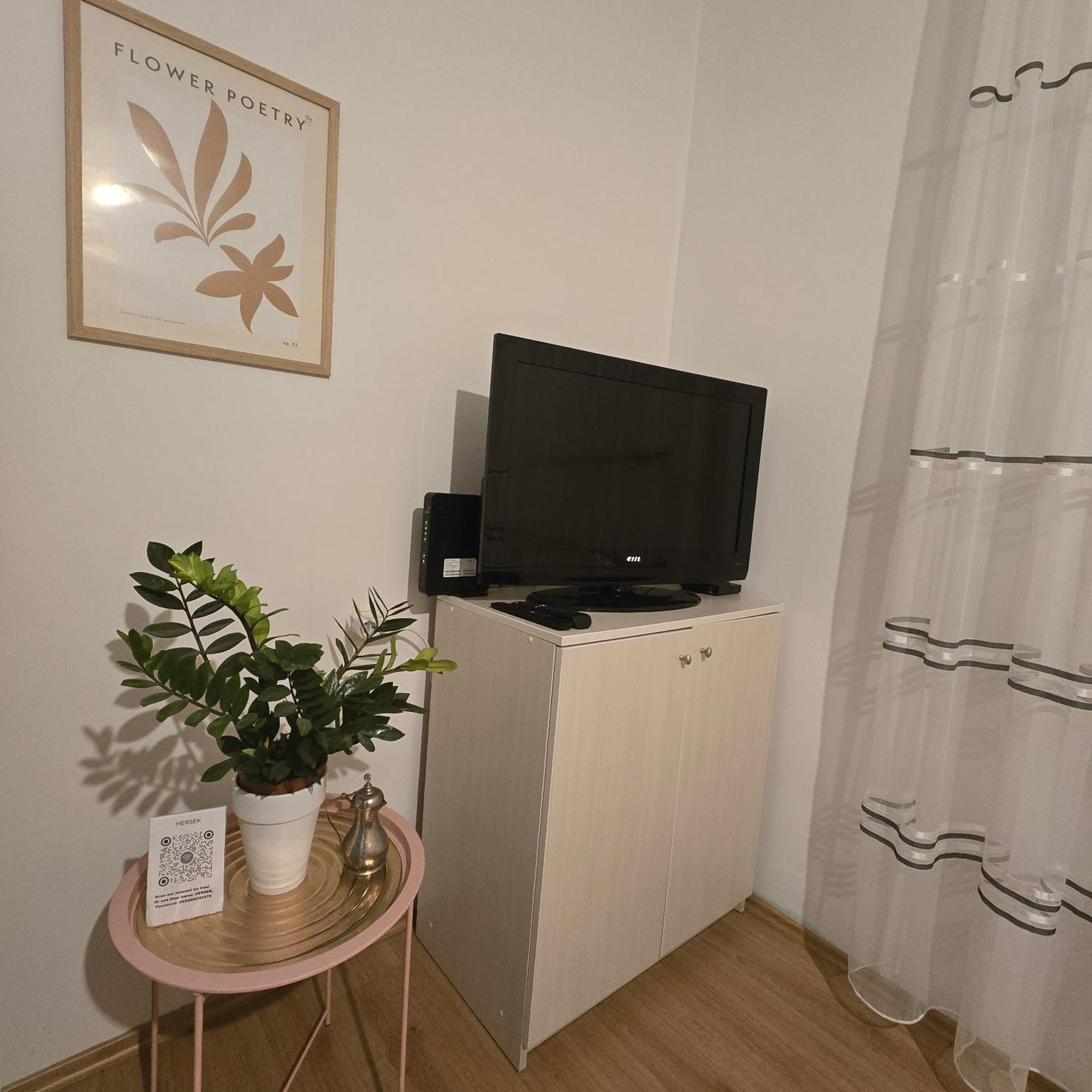 Apartman Hersek โมสตาร์ ภายนอก รูปภาพ